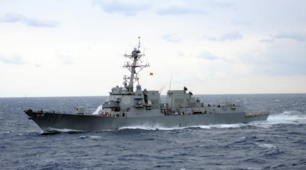 distrugatorul american uss jason dunham intra in marea neagra