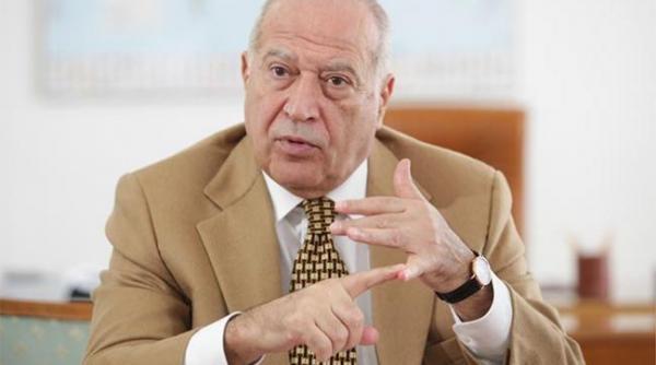 dan voiculescu pe blog basescu nu a inteles niciodata ca diplomatia nu se face nici pe genunchi nici cocotat pe gard