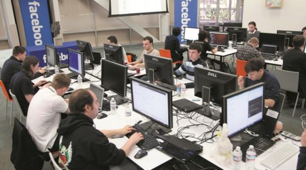 angajat la marile retele de socializare sarcina de serviciu sa stai pe facebook si pe youtube