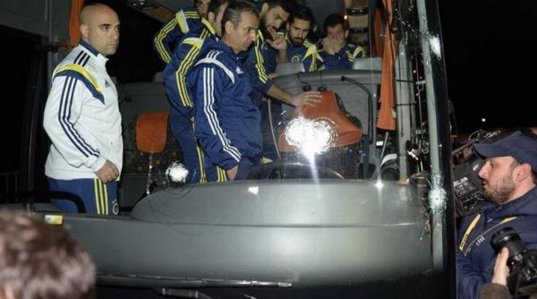 autocarul echipei fenerbahce atacat cu focuri de arma la trabzon in nord estul turciei