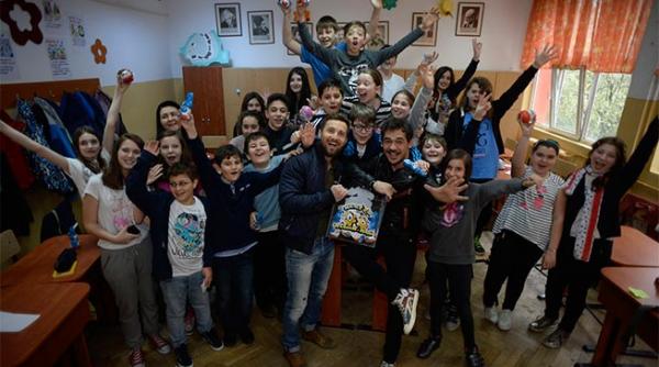 de paste sarbatoarea te atinge la antena 1 simona gherghe razvan si dani au impartit bucurie si cosuri cu bunatati