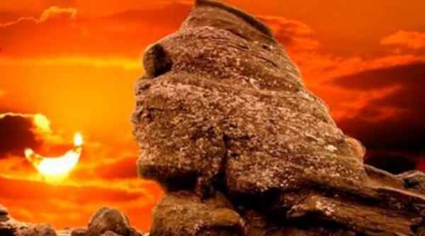 fenomen miraculos pe platoul bucegilor ce se intampla in fiecare an in ziua de 28 noiembrie la poalele sfinxului video