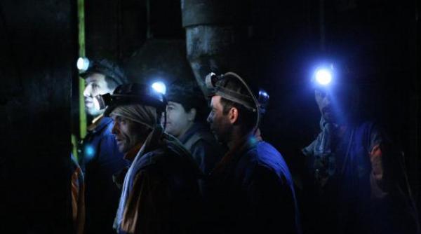 tensiuni in valea jiului minerii de la lonea s au blocat in subteran