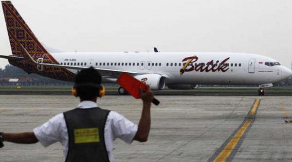 amenintare cu bomba la bordul unui avion de pasageri aeronava a aterizat de urgenta pe o insula din indonezia