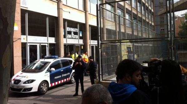 tragedie in spania un tanar inarmat cu o arbaleta a ucis un profesor intr un institut din barcelona