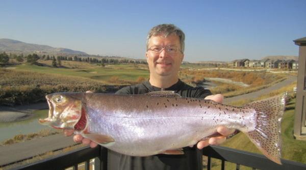 surpriza de proportii ce a gasit un pescar din sua in burta unui pastrav nu mi am putut imagina ca este posibil