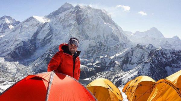 aplinistul alex gavan a fost surprins de seismul din nepal pe muntele everet