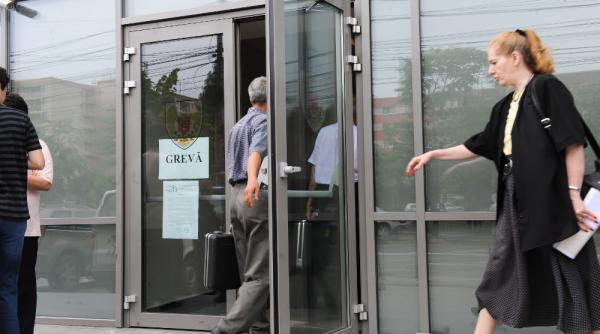 sindicalistii din administratie intra in greva generala