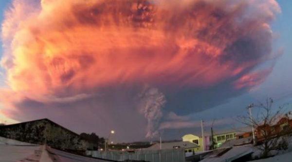 autoritatile din chile sunt in alerta vulcanul calbuco a erupt pentru a treia oara