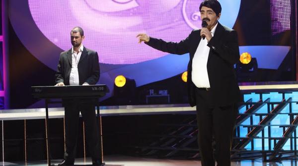 daniel iordachioae a cantat la o inmormantare in groapa raposatulu