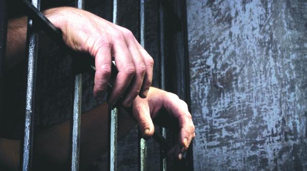 condamnare pentru conditiile din arest