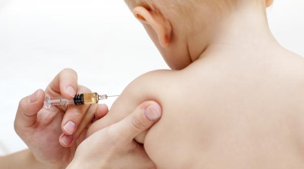 moda anti vaccinare si modelele din alte tari