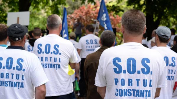300 de sindicalisti din portul constanta au protestat in fata minsterului transporturilor