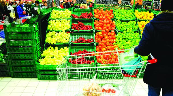 toata lumea e cu ochii pe magazine