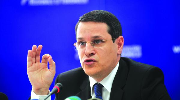 cine i spioneaza pe spioni