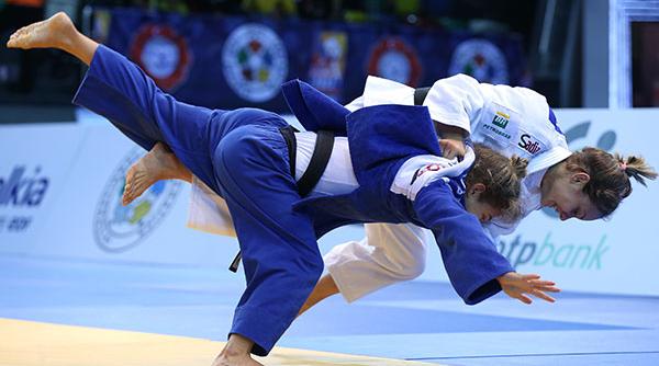 judoca monica ungureanu medalia de aur la campionatul de la baki
