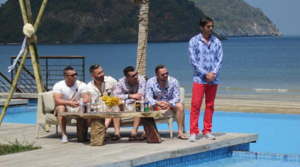 un sarut petrecut pe insula barbatilor face valuri printre partenerele lor pe inusla iubirii