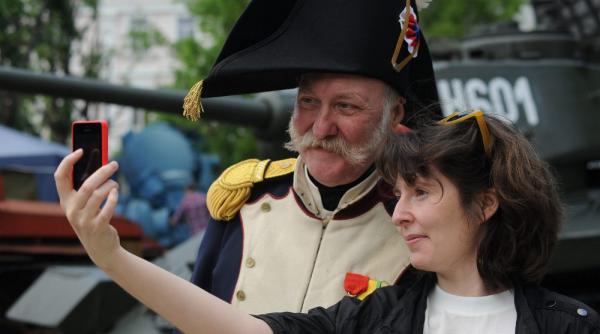 tehnica militara si uniforme de epoca la muzeul militar national galerie foto