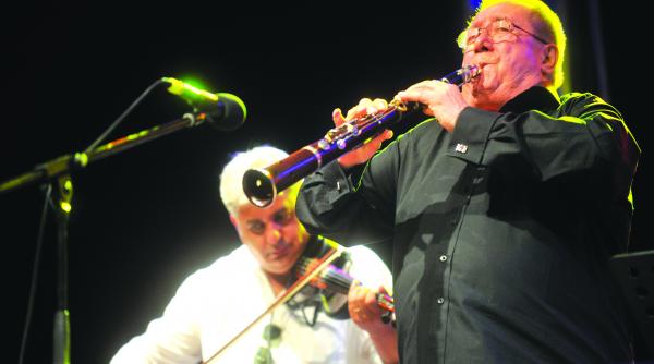 de ziua ta dumitru farcas taragotist si interpret de muzica populara