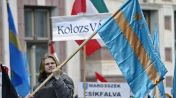 steagul secuiesc doar alaturi de cel al romaniei