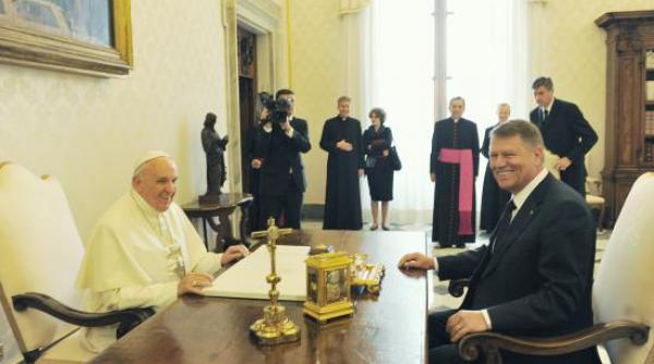 papa francisc vine in romania la invitatia presedintelui klaus iohannis