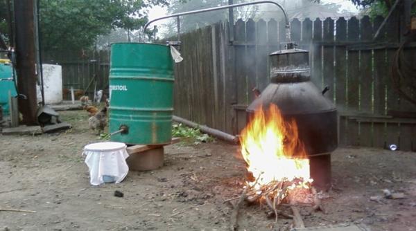 doi barbati grav raniti de explozia cazanului de tuica