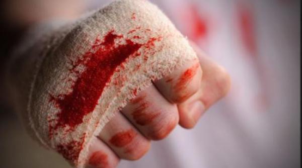 familie batuta cu ranga in propria casa copilul lor a fost martor