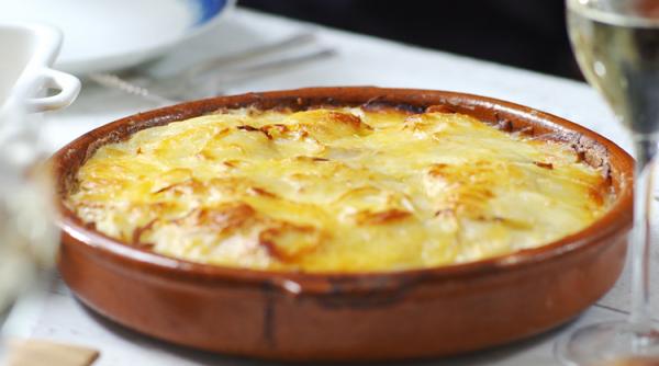 cartofi copti cu smantana dulce cheddar si leurda