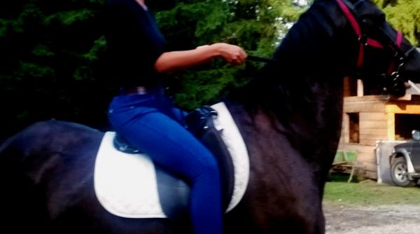 symona petre e pasionata de echitatie