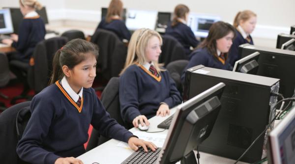 fetele prefera cititul in format digital studiu