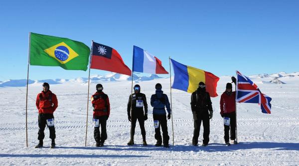 povestile romanilor care au alergat in sahara si la poli