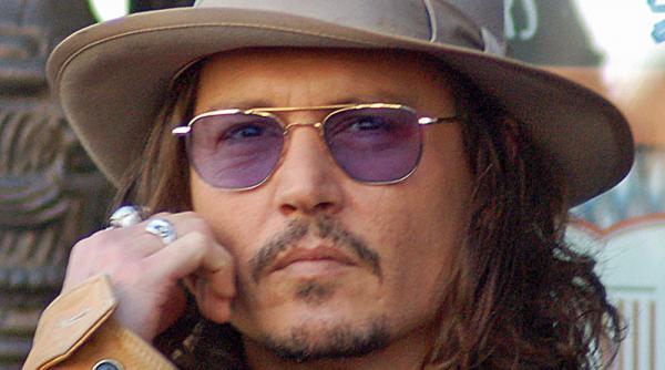 problemele conjugale ale lui johnny depp pericliteaza turnarea noului film piratii din caraibe