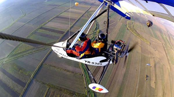 hai la zbor distractie cu avioane ultrausoare