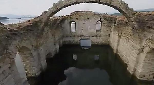 imagini spectaculoase cu o biserica scufundata in urma cu 50 de ani video