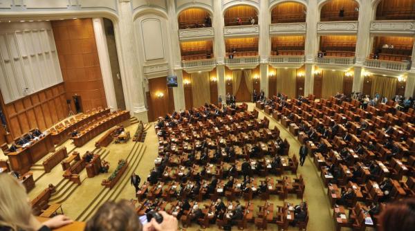 senatorii trag chiulul