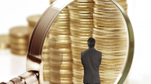 de ce bancile nu mai vor banii romanilor