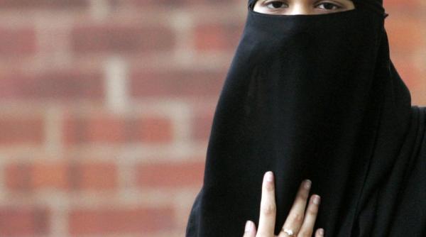 sclavia femeilor isis