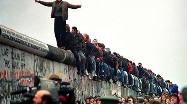 cum a disparut paradisul est german al spionului vladimir putin odata cu prabusirea zidului berlinului