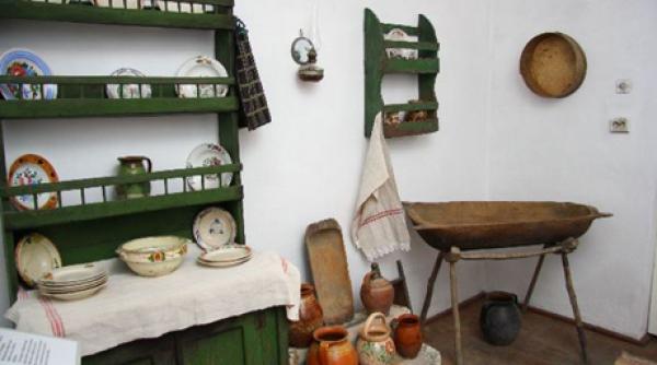 un muzeu etnografic construit intr un sediu de cap