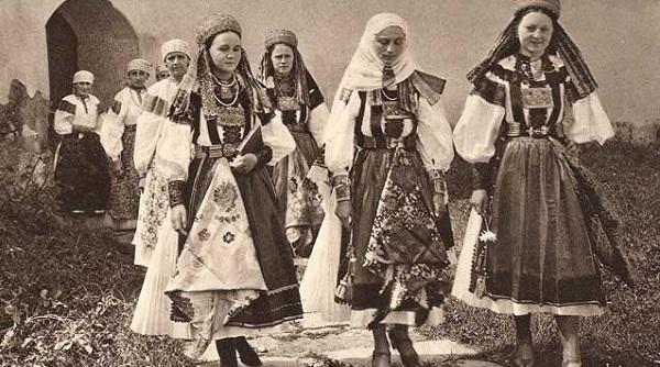 traditii la cincizecime mosii de vara duminica rusaliilor ziua calusarilor