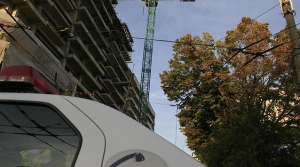 inca un protest la inaltime in bucuresti un barbat de 40 de ani s a urcat pe o macara