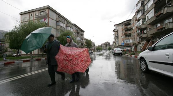 avertizare nowcasting cod galben de furtuna ploi si grindina in centrul sud vestul si sud estul tarii
