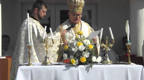 klaus iohannis l a decorat pe cardinalul lucian muresan