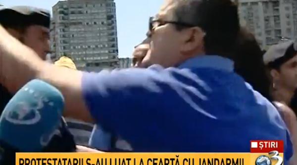 miting ilegal organizat de pmp in care s a cerut demisia premierului altercatii intre participanti si fortele de ordiine