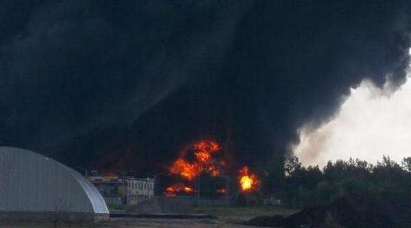 risc ridicat de ploi acide in ucraina si tarile vecine din cauza incendiului de la depozitul petrolier de langa kiev