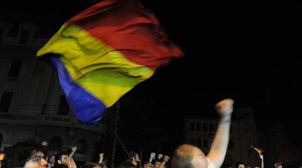 miting de protest impotriva lui victor ponta in piata universitatii