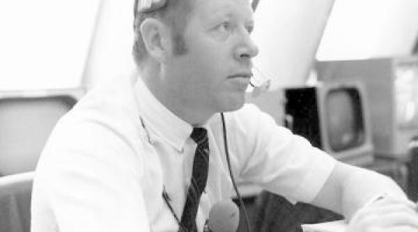 a murit vocea apollo jack king a rostit numaratoarea inversa la lansarea misiunii apollo 11 spre luna