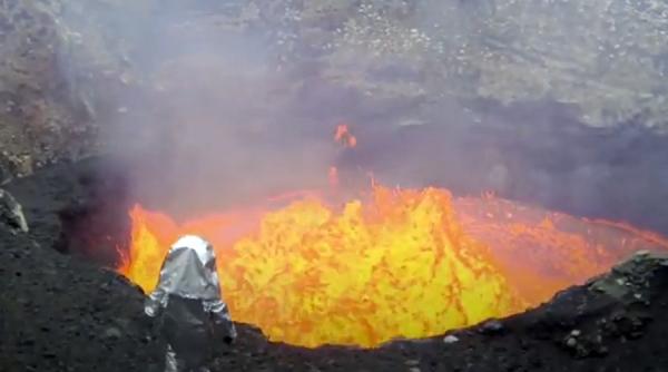 imagini incredibile din interiorul unui vulcan video