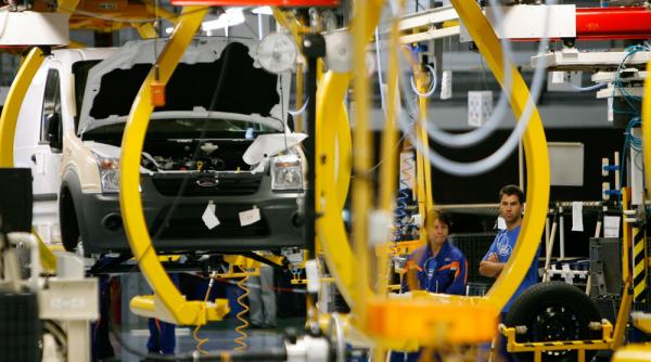 cresc vanzarile producatorului auto ford