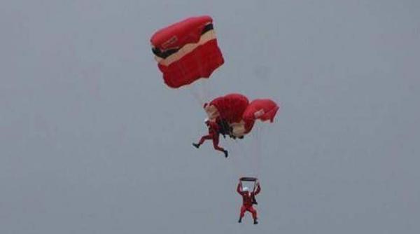 nu i s a deschis parasuta ce a urmat este uimitor